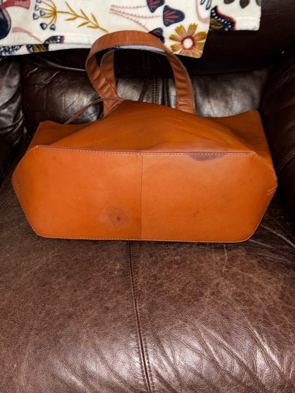 UPDATE!!!! NWT Frye Carson Leather Tote in Cognac - Picture 11 of 14